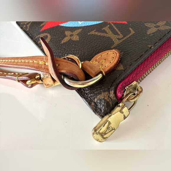 Louis Vuitton Neverfull Pouchette - Picture 8 of 9